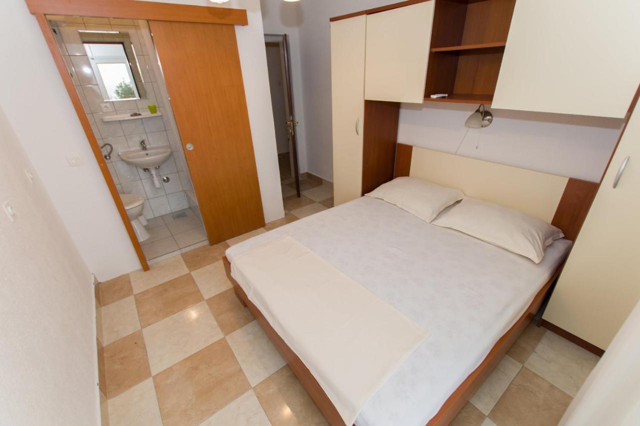 Near The Beach Apartments Jagodia Брела Екстер'єр фото