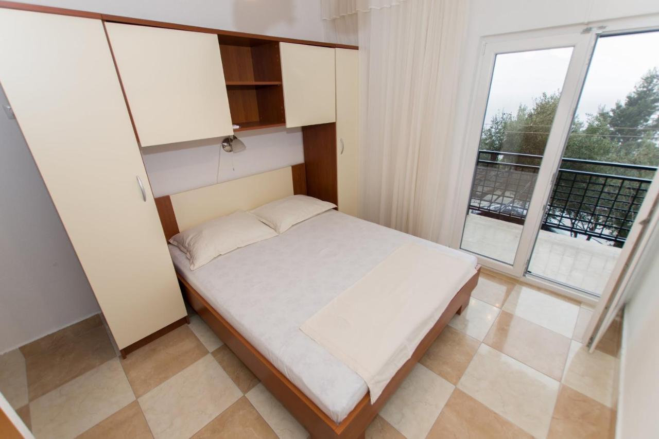 Near The Beach Apartments Jagodia Брела Екстер'єр фото