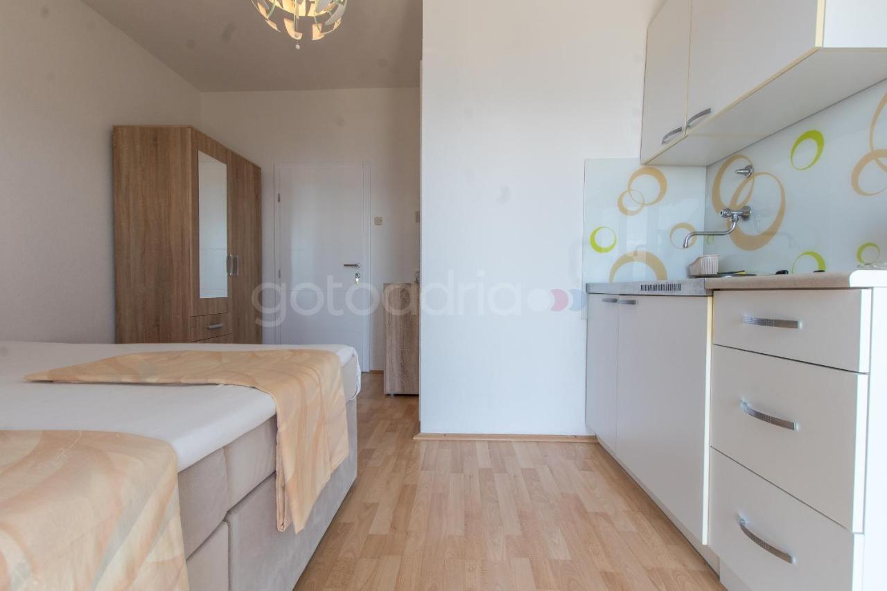 Near The Beach Apartments Jagodia Брела Екстер'єр фото
