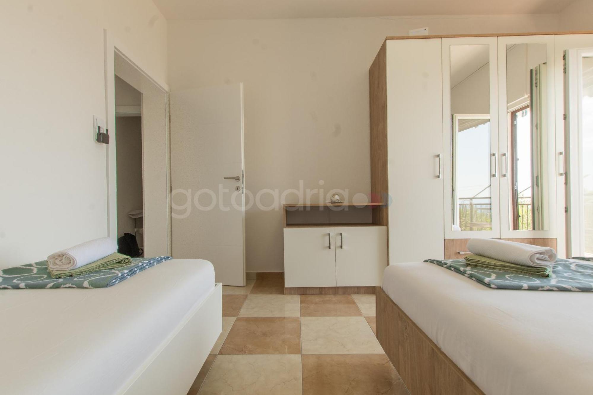 Near The Beach Apartments Jagodia Брела Екстер'єр фото